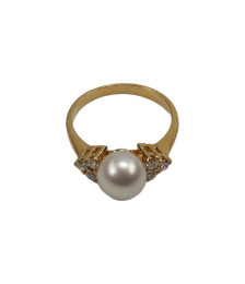 RING IN YELLOW GOLD WITH A BRIGHT WHITE PEARL