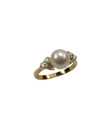 RING IN YELLOW GOLD WITH A BRIGHT WHITE PEARL