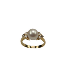 RING IN YELLOW GOLD WITH A BRIGHT WHITE PEARL